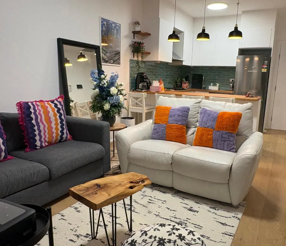“Urban Oasis ” Central emporium apt ,Free Parking — 5