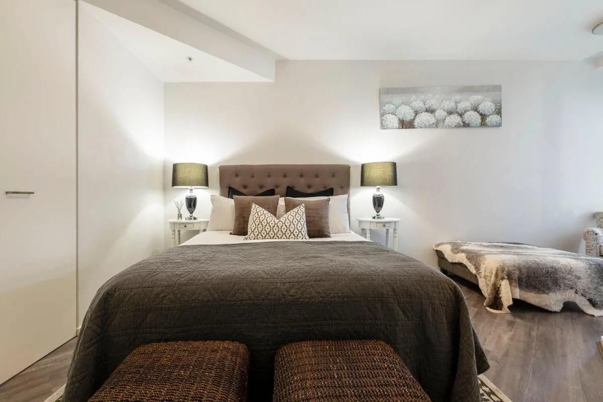 VAQUAY Glamptons In Docklands — 2