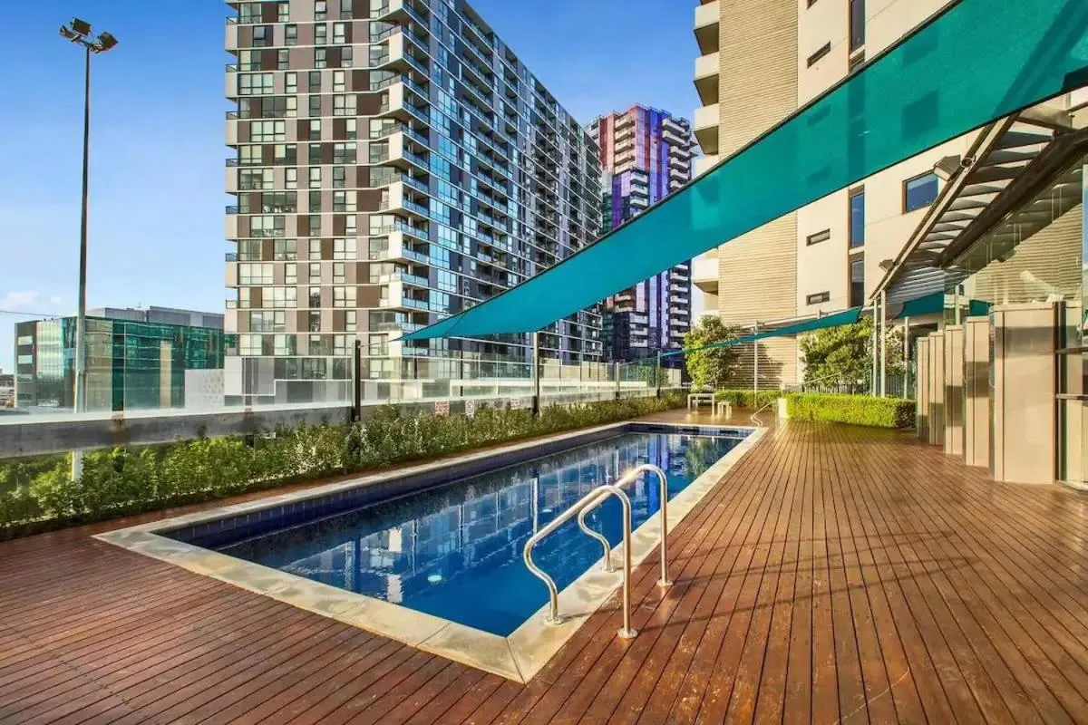 VAQUAY Glamptons In Docklands — 4
