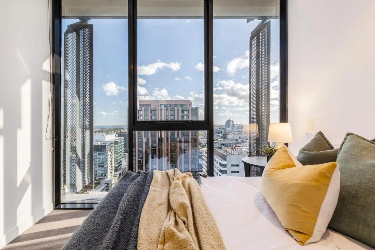 VAQUAY Imperial In Southbank — 2