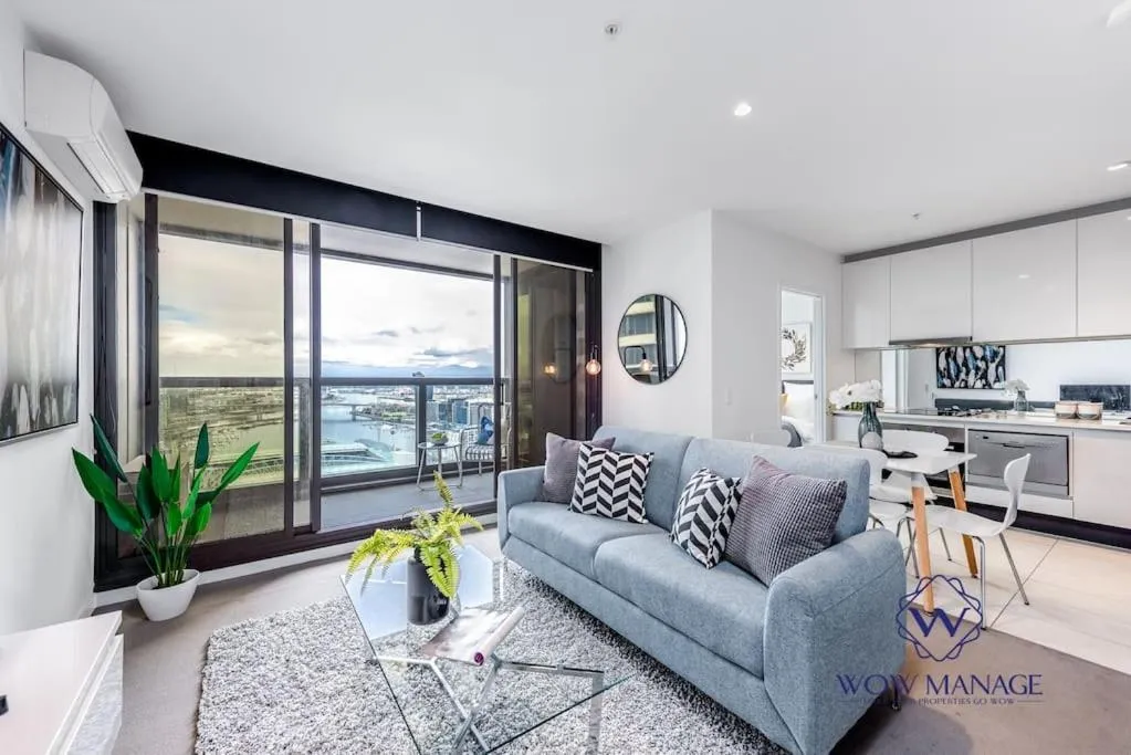WOW Apartment on Lonsdale