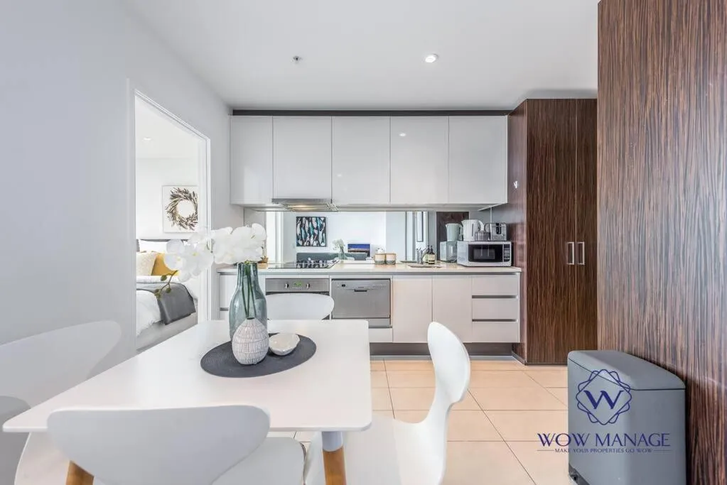WOW Apartment on Lonsdale — 5