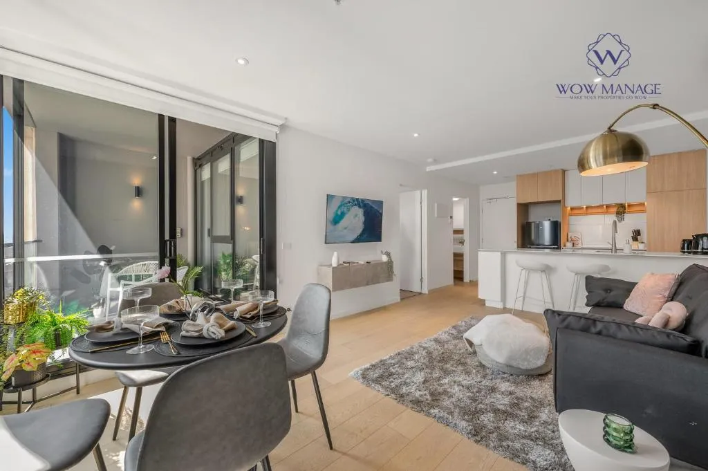 WOW Self-Contained Apartment on Hall
