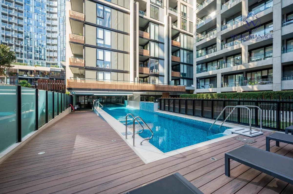 WOW Self-Contained Apartment on Hall — 4