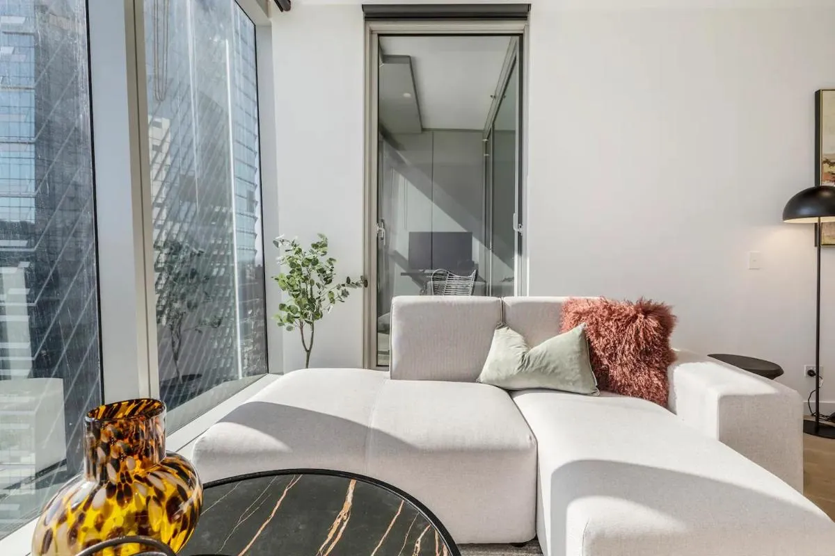 West Side Spencer St Apt w Marvel Stadium View — 2