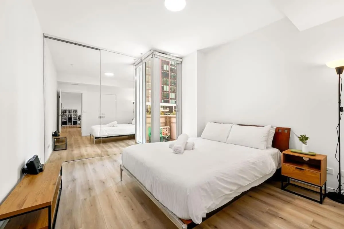 Wills Court – Perfect Central City Base with parking — 2