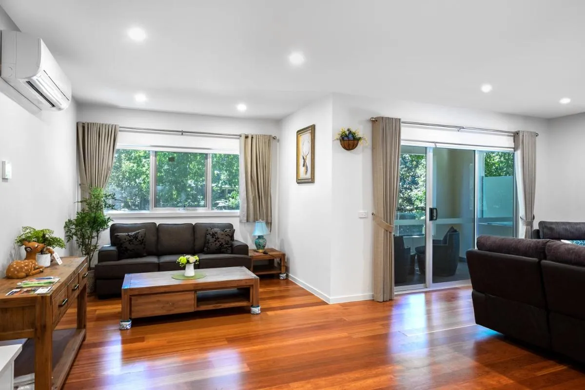 Woody lifestyle one bedroom apartment — 5