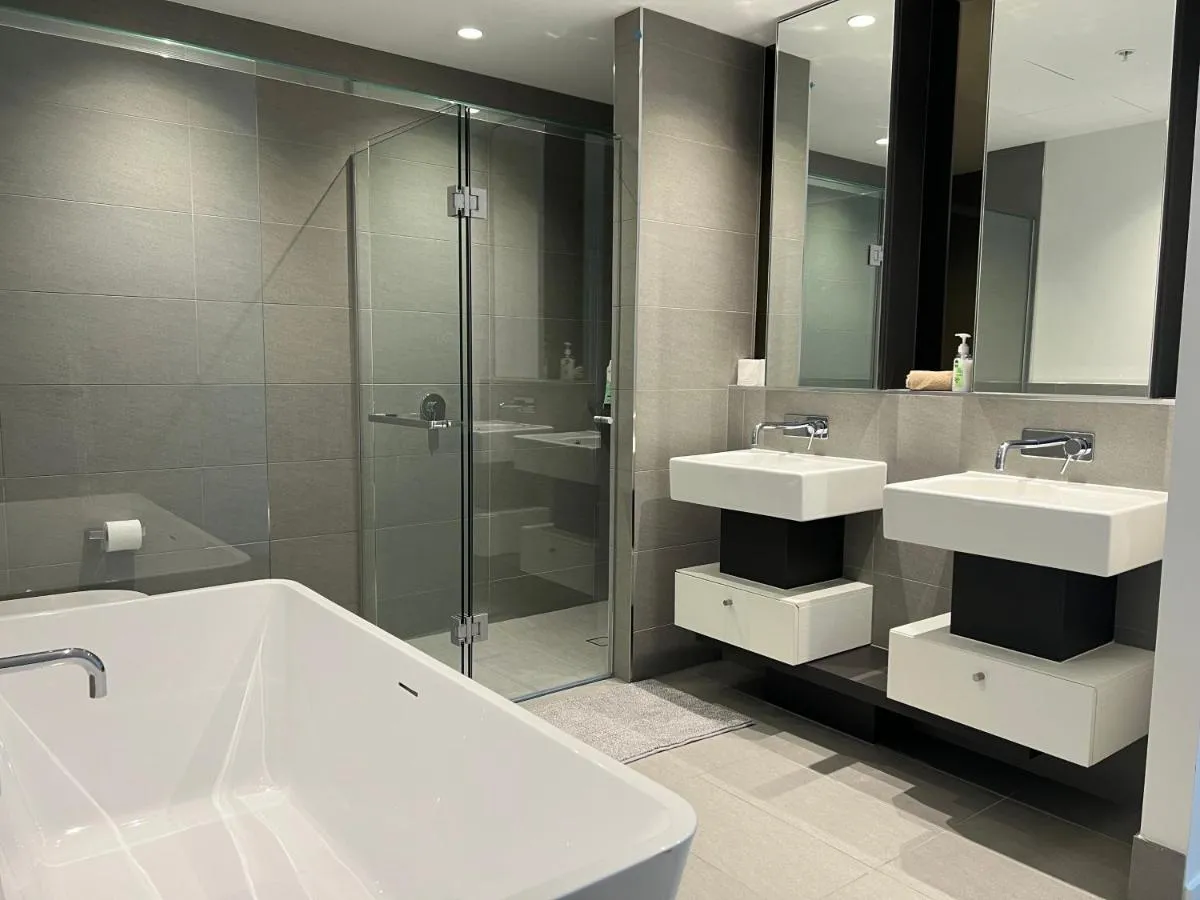 Wsp Lux 3b2b flat in CBD with balcony — 3