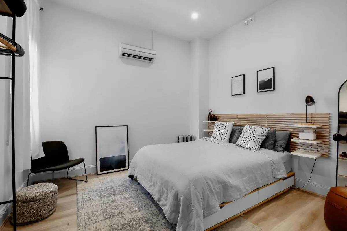 Your home on Smith St Collingwood Melbourne with parking — 2