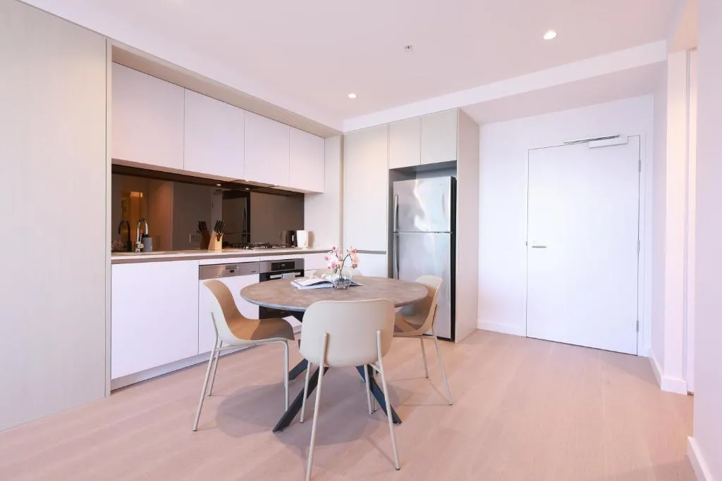 014D Spacious 2BR Abnb Apartment in Melbourne with Free Parking