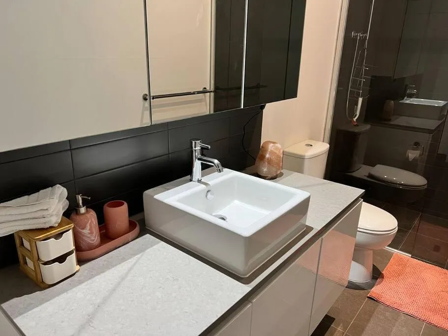 17 Floor Waterfront Apartment Docklands 2BR 2Car — 3