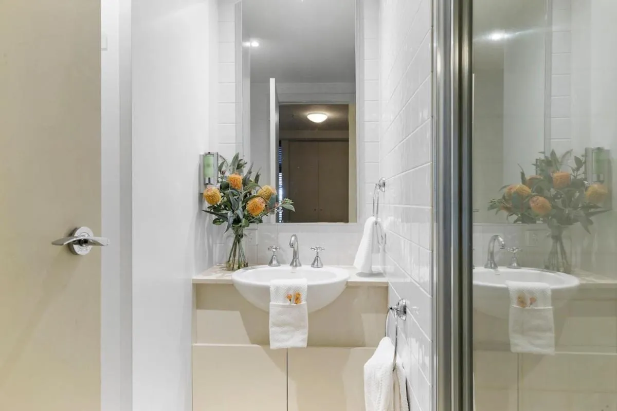 1-bedroom Unit in Classic Melbourne CBD Building! — 5