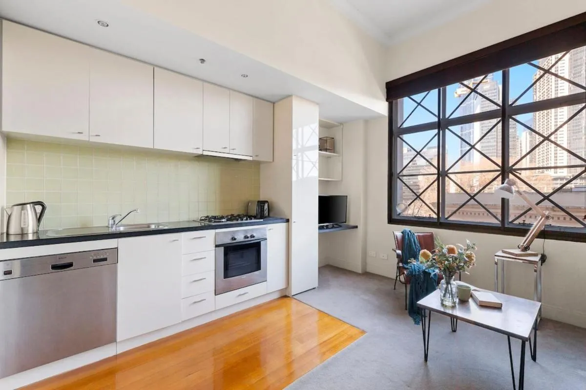 1-bedroom Unit in Classic Melbourne CBD Building! — 3