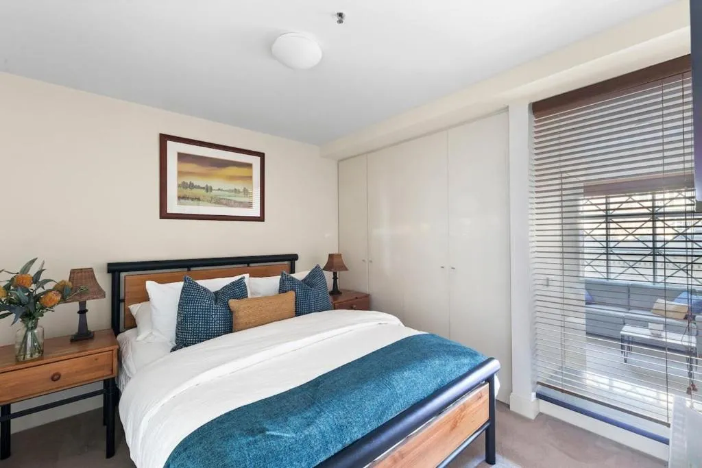 1-bedroom Unit in Classic Melbourne CBD Building!