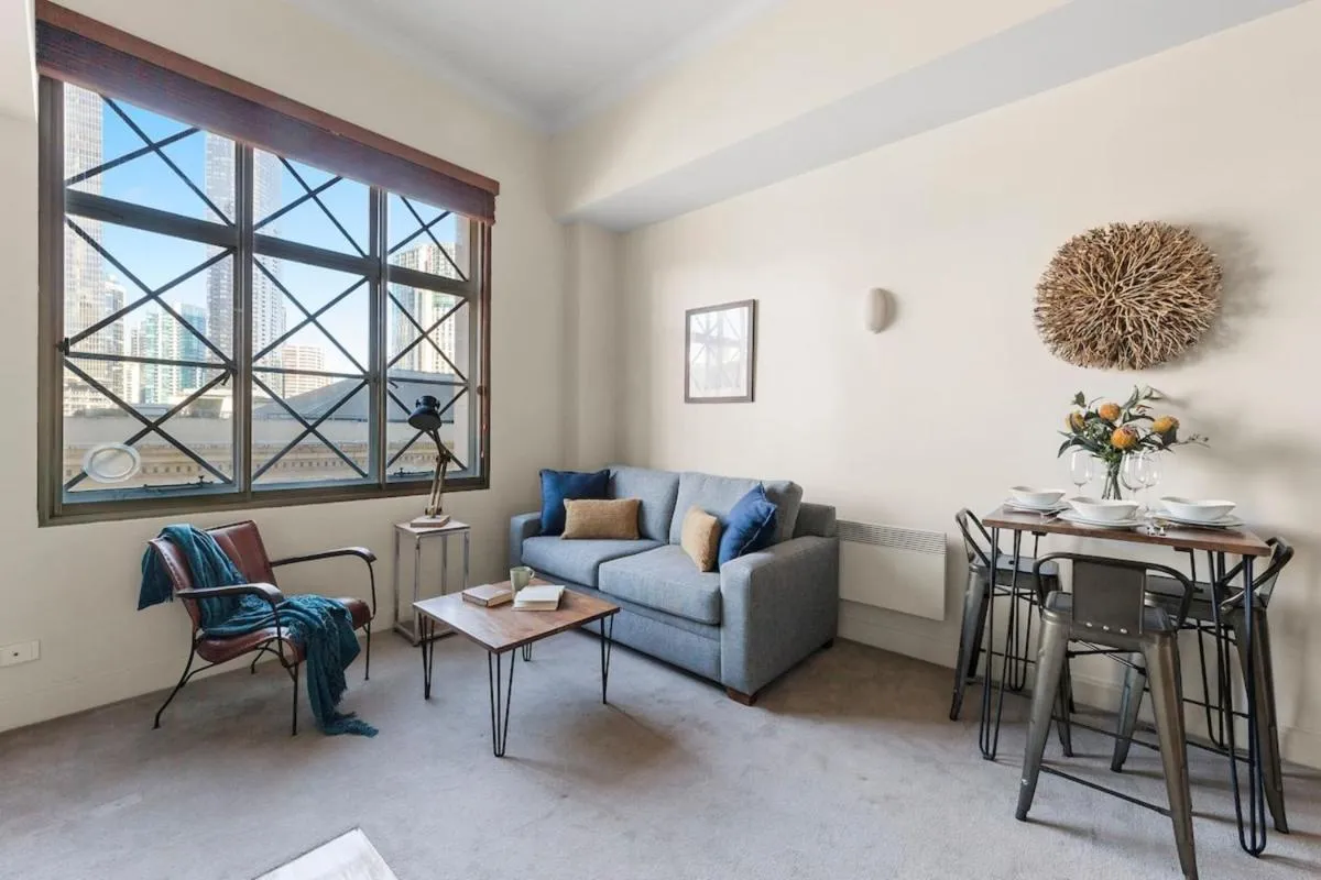 1-bedroom Unit in Classic Melbourne CBD Building! — 2