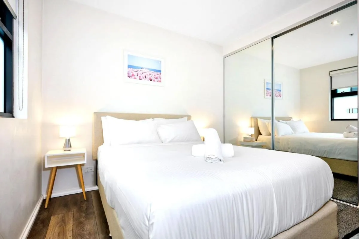 2BR Apartment with Ocean Views Parking — 2
