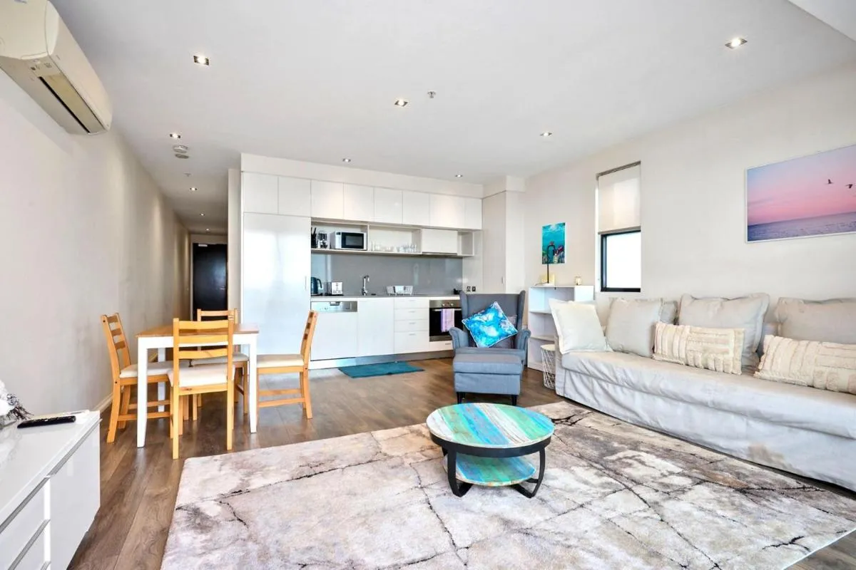2BR Apartment with Ocean Views Parking — 4