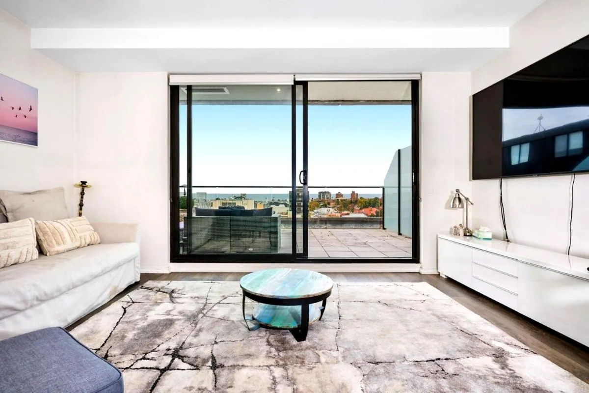 2BR Apartment with Ocean Views Parking — 5