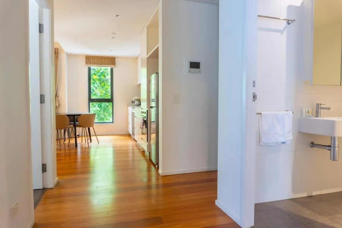 2BR Apt in Docklands WiFi City walk Water nearby — 3