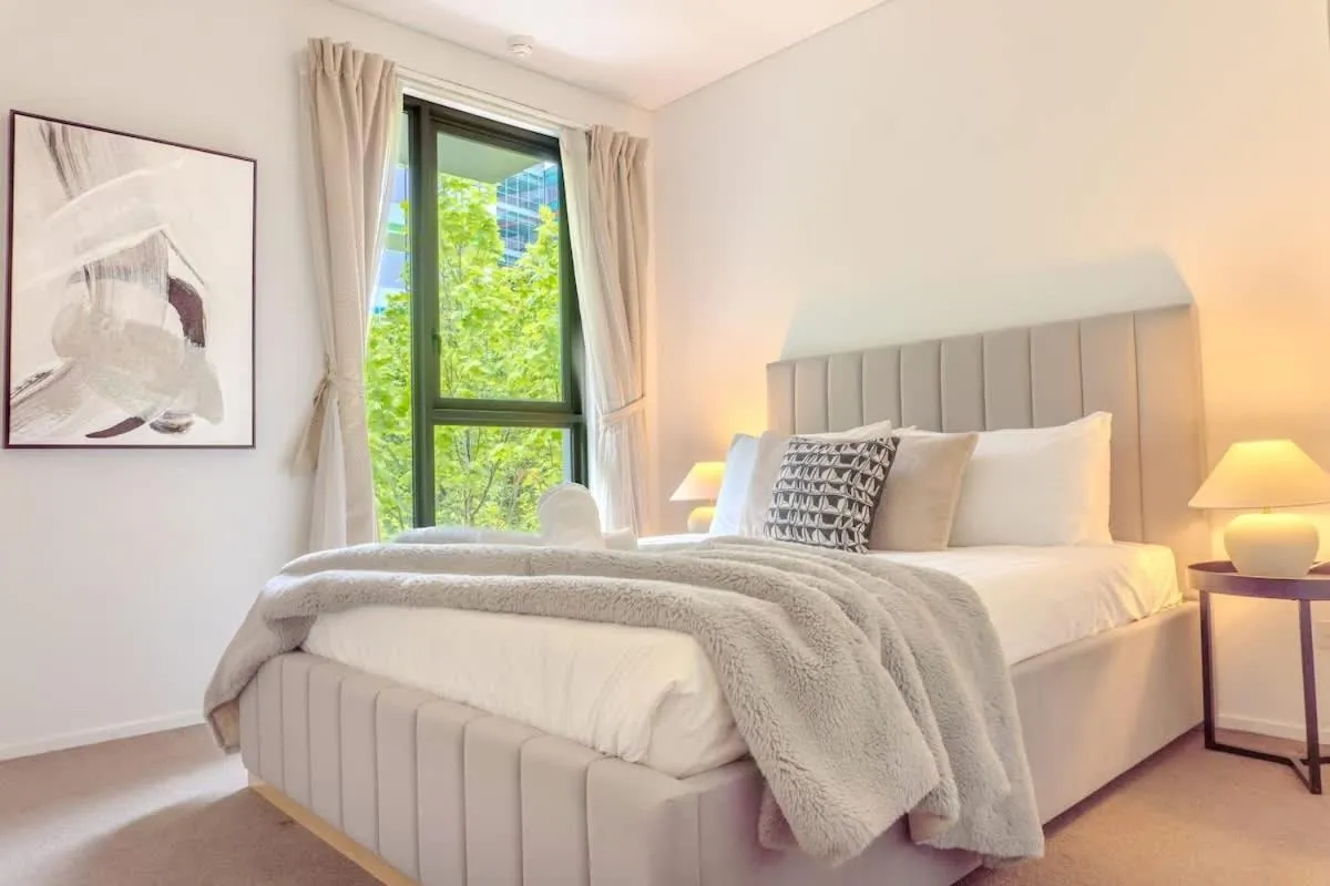 2BR Apt in Docklands WiFi City walk Water nearby — 2