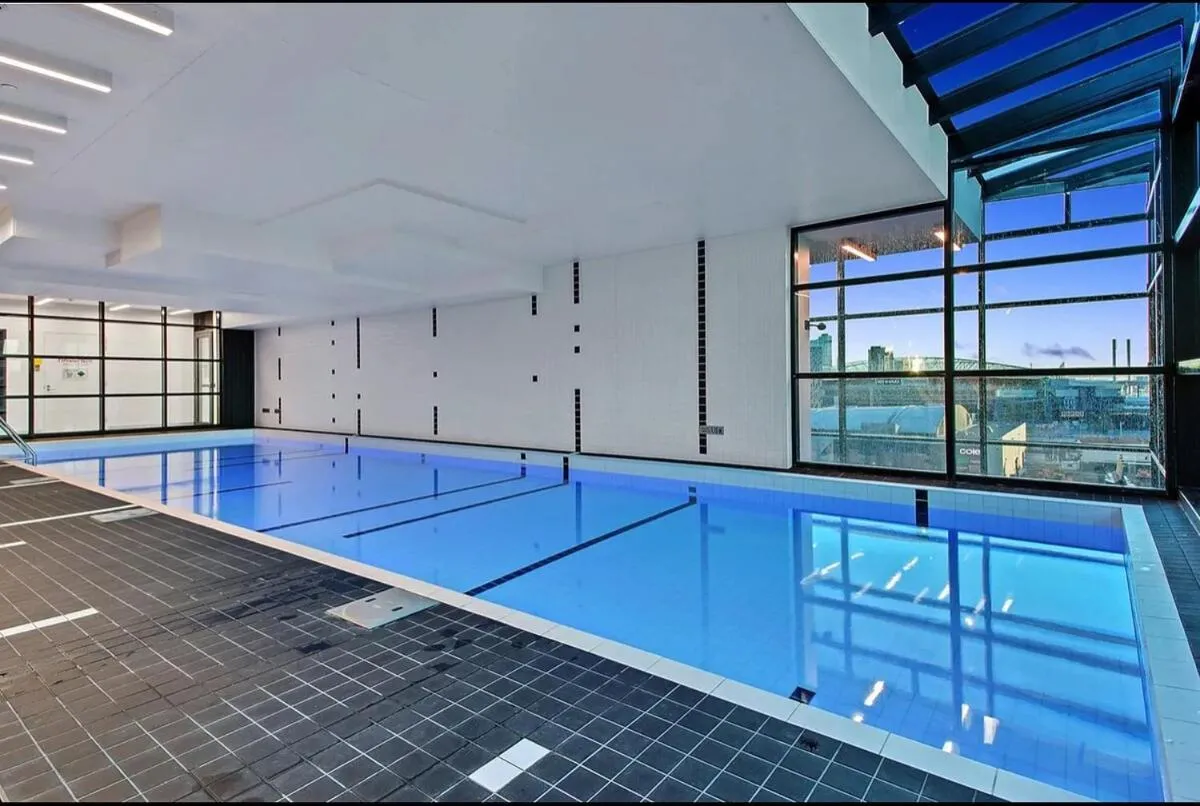 2 BR apt close to Southern Cross — 4
