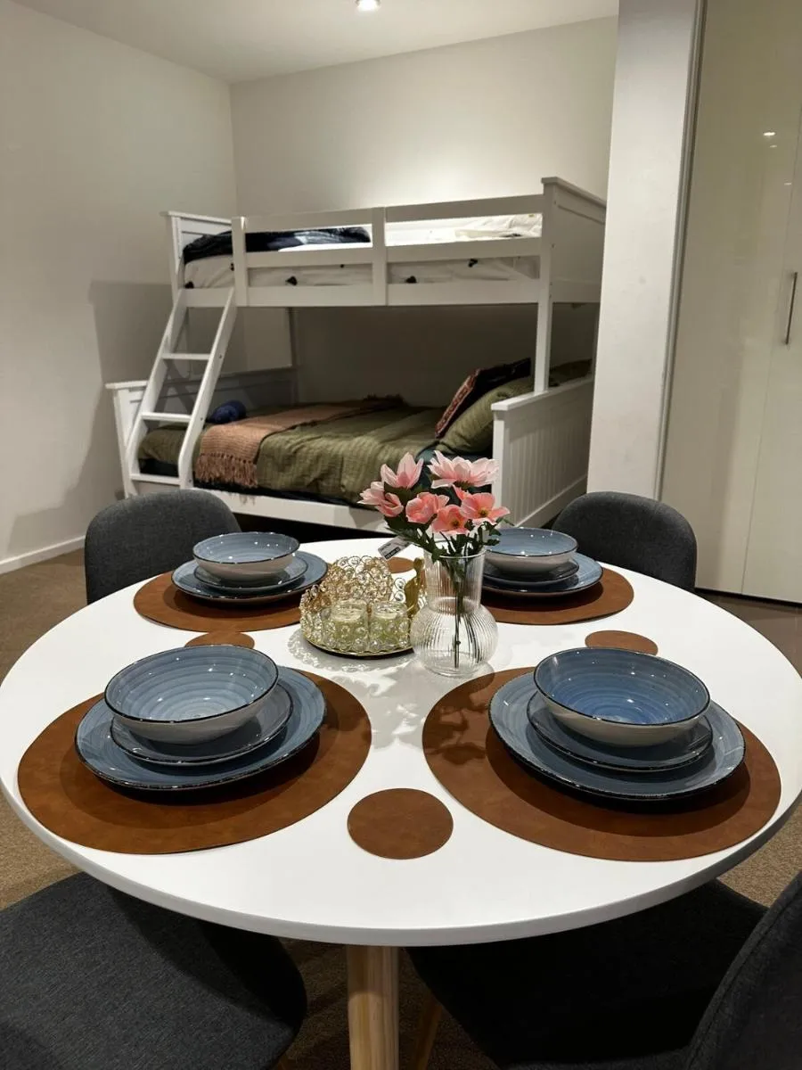 2 BR apt close to Southern Cross — 5