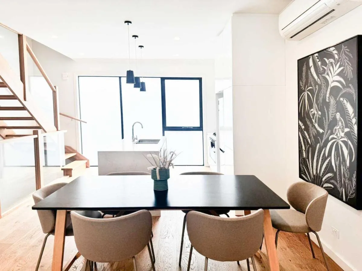 3BR Townhouse CBD Parking — 4
