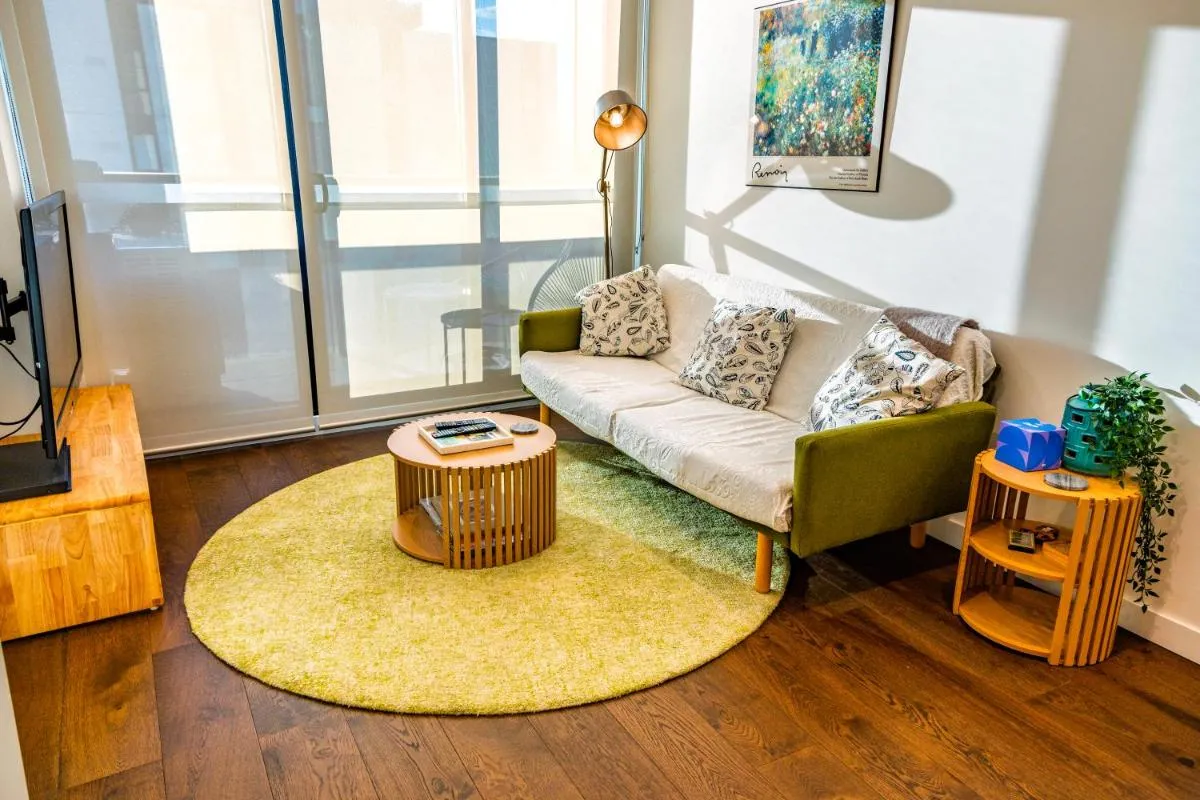 3 bed Apt near hospital, Uni & CBD – free parking! — 5