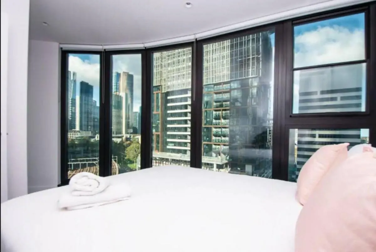 65D Modern Abnb-style 2BR Apt nr Yarra river, Free Parking — 2