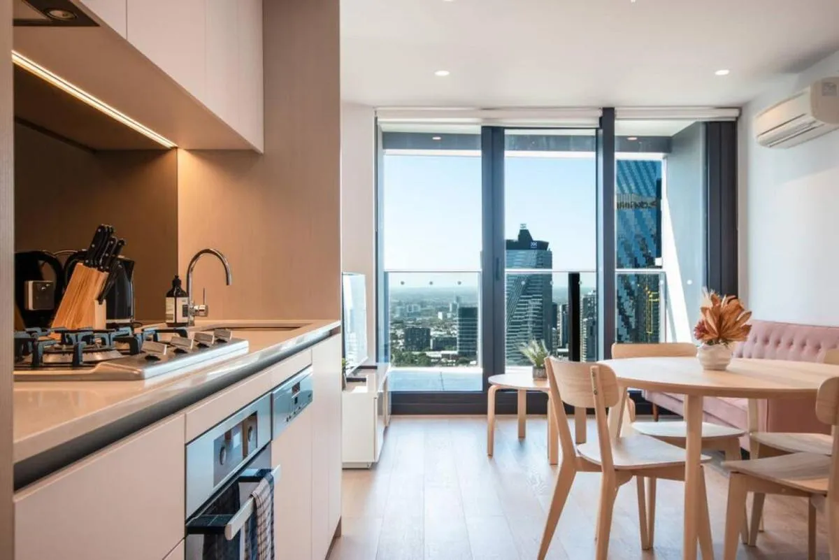811D High rise Abnb-style 2BR Apt with City view Free parking — 5
