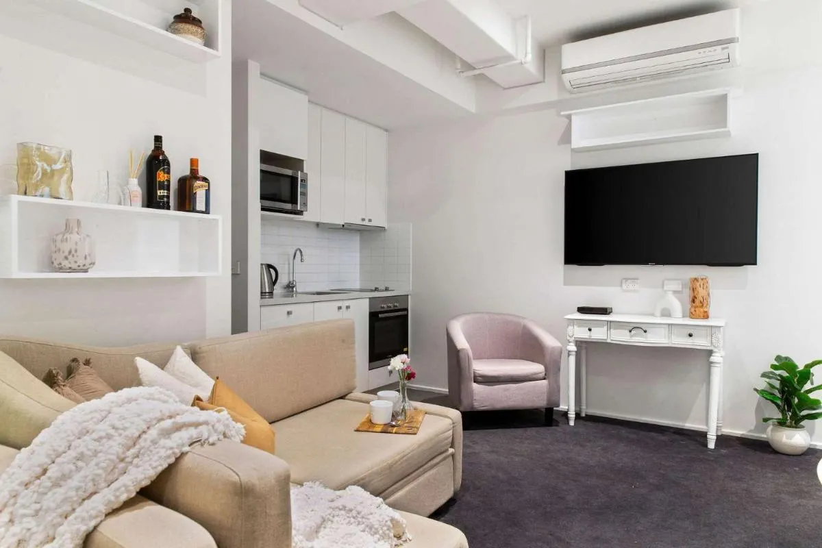 A Cozy CBD Studio Near Melbourne Central — 5