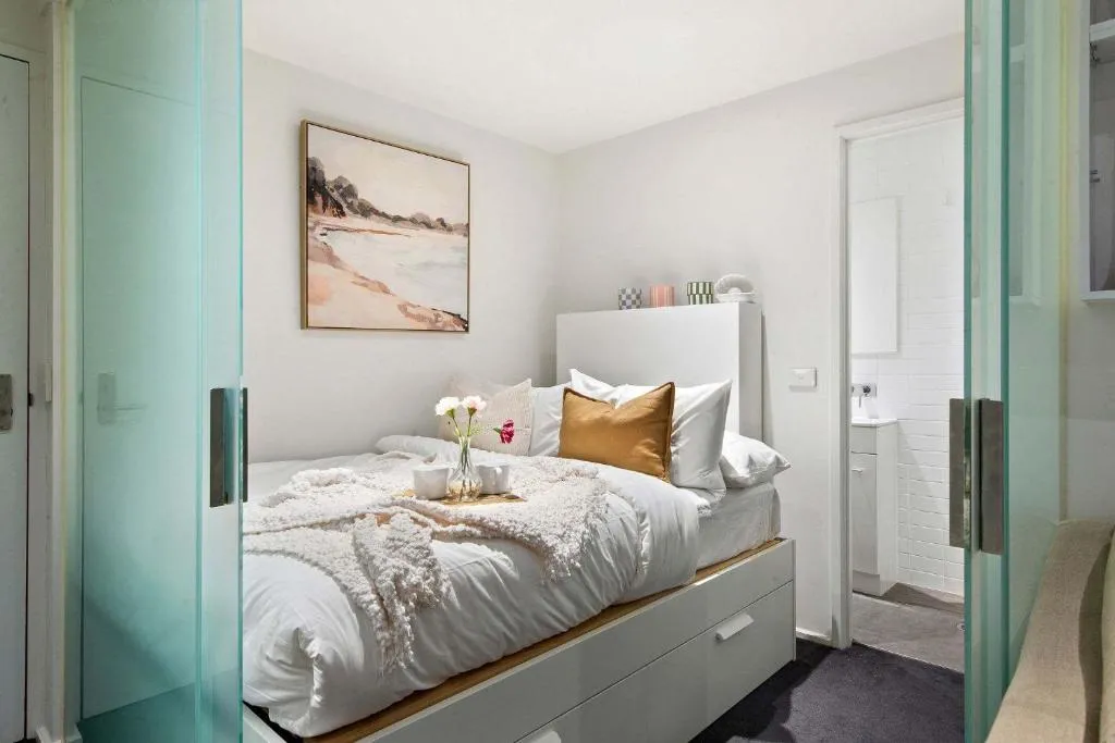 A Cozy CBD Studio Near Melbourne Central