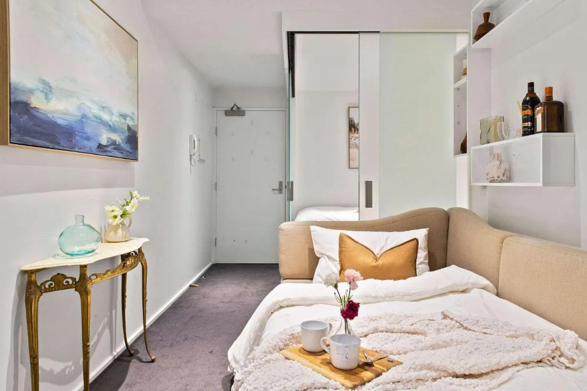 A Cozy CBD Studio Near Melbourne Central — 2