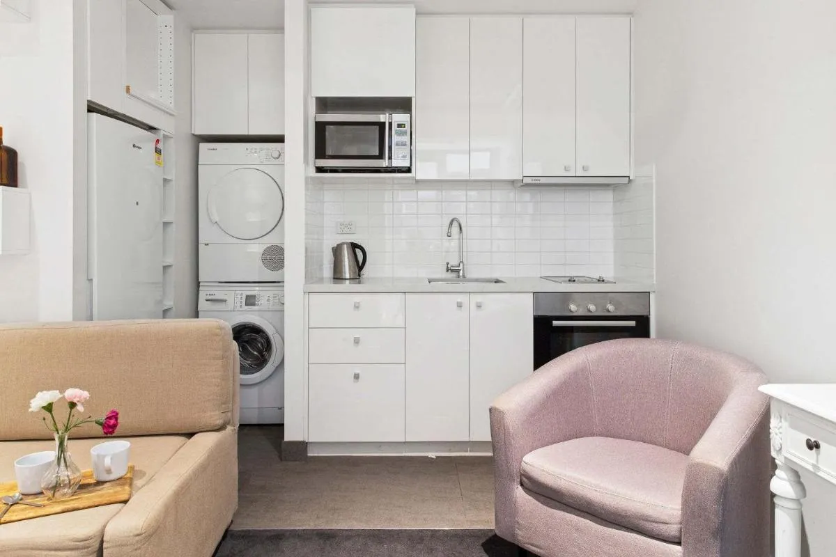 A Cozy CBD Studio Near Melbourne Central — 4