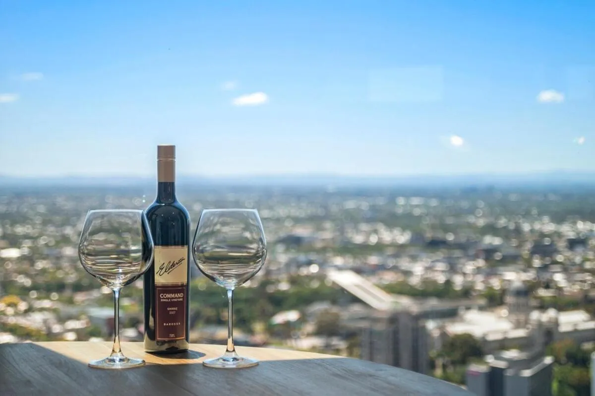 Amazing CBD Apartment with Epic Views and Free Parking! — 2
