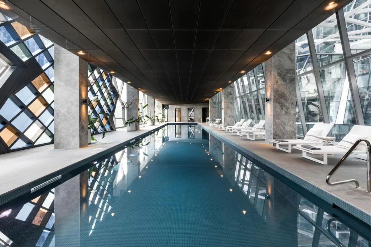 Amazing Pool Luxe 2 Bed 2 Bath with Pool Gym Sauna — 4