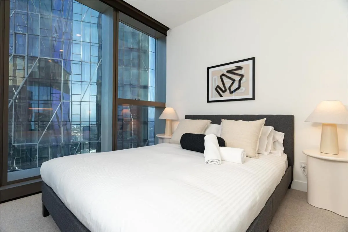 Amazing Pool Luxe 2 Bed 2 Bath with Pool Gym Sauna — 2