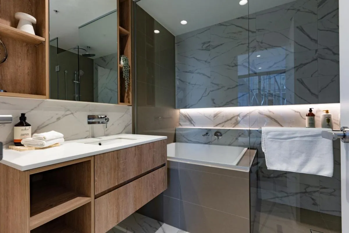Amazing Pool Luxe 2 Bed 2 Bath with Pool Gym Sauna — 3