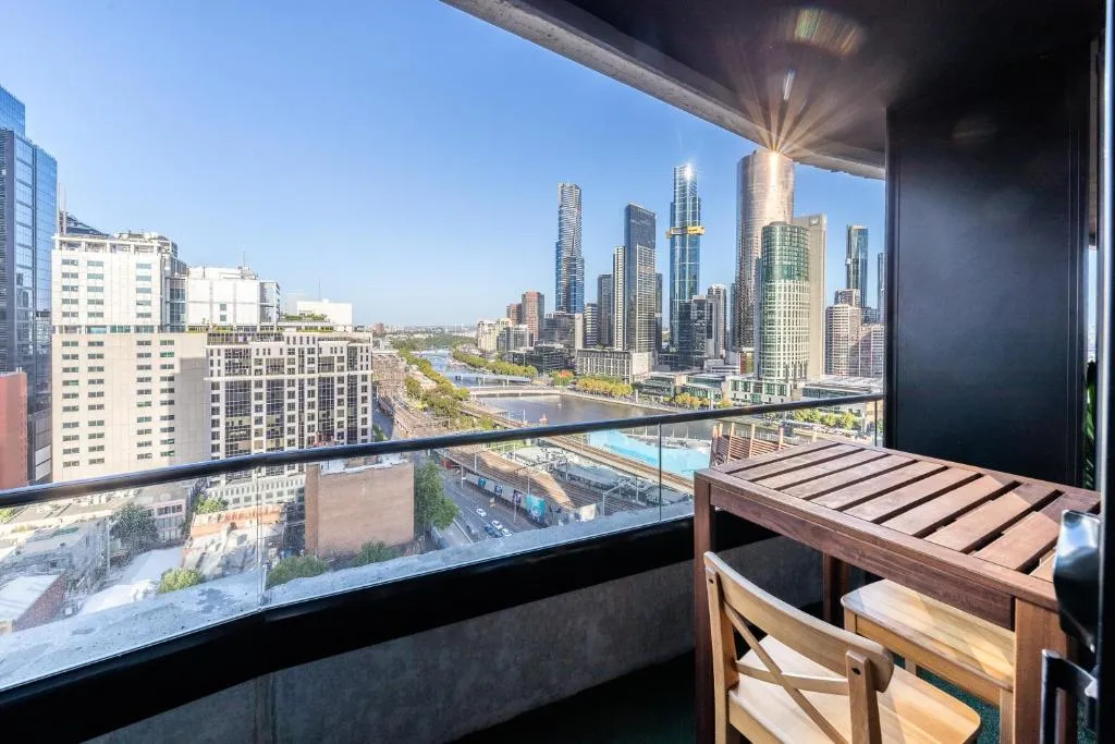 Aura2107, in CBD, 2 Bedroom with Balcony, Stunning Yarra River Views