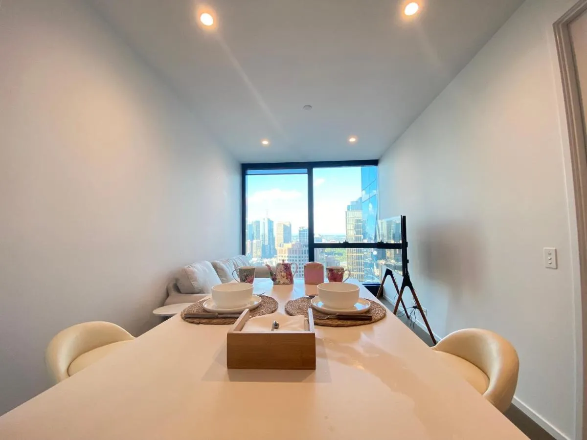 Aus108 – 1B1B with breathtaking city views — 3