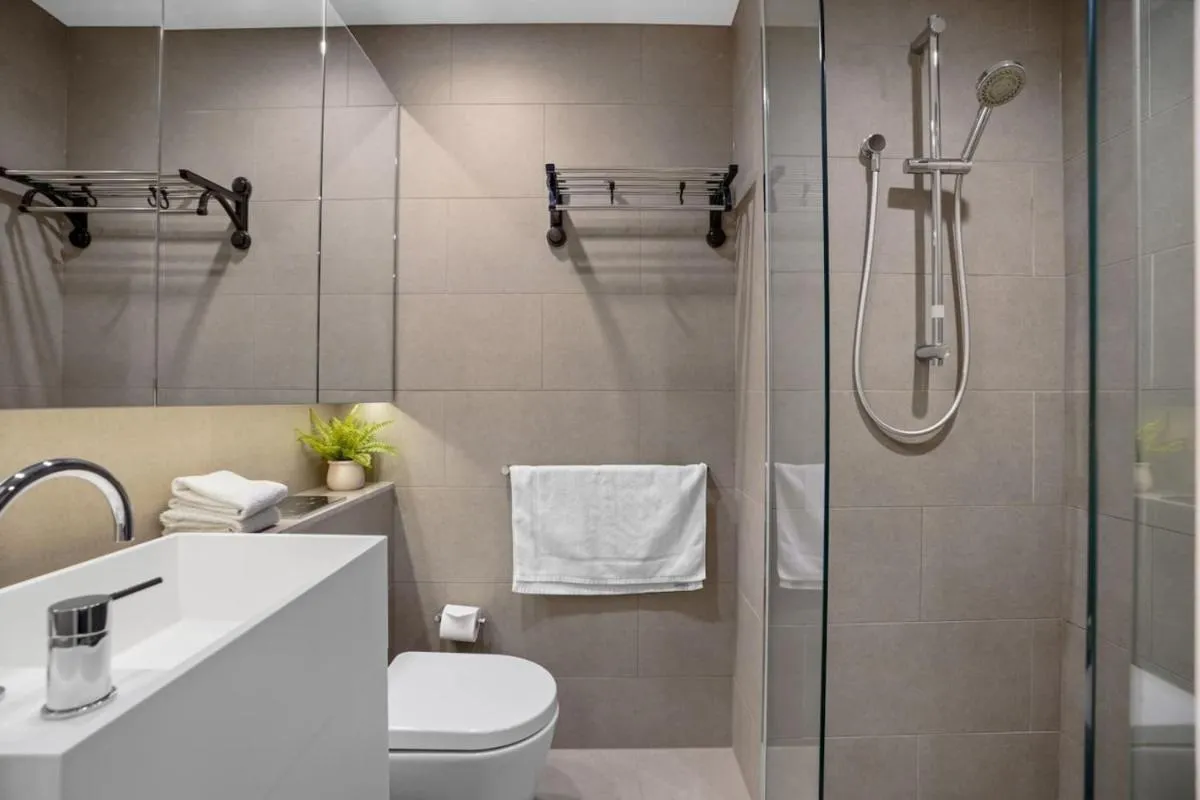 Australia 108 Next to Crown 2 Bed 2 Bath Walk to CBD — 3