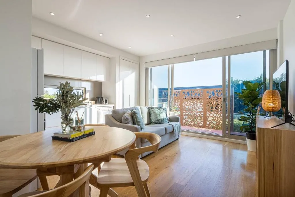 ‘Bon Beachfront Haven’ Cosy Coastal Calm