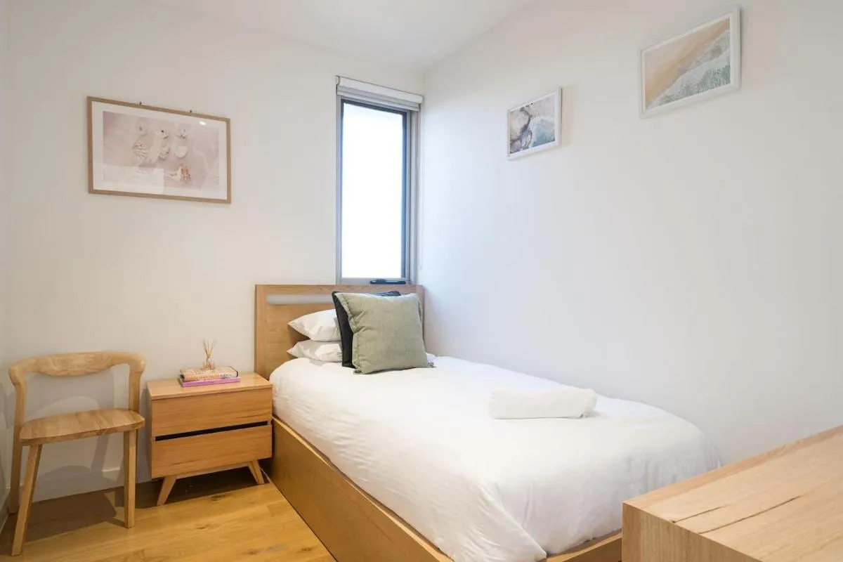 ‘Bon Beachfront Haven’ Cosy Coastal Calm — 2