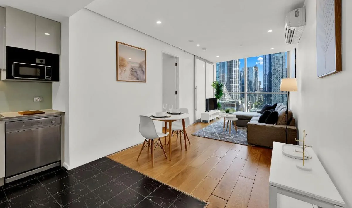 Breathtaking Views – Elegant City Stay – Central Location — 5