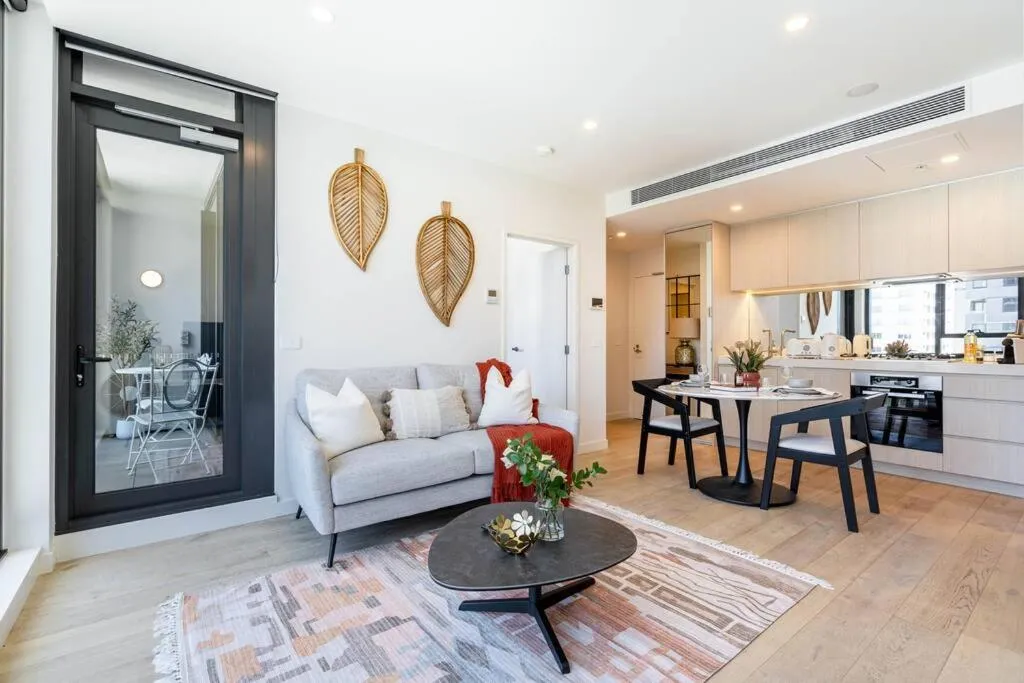 Bright 1B West Melbourne apt w free parking #MV09 — 5