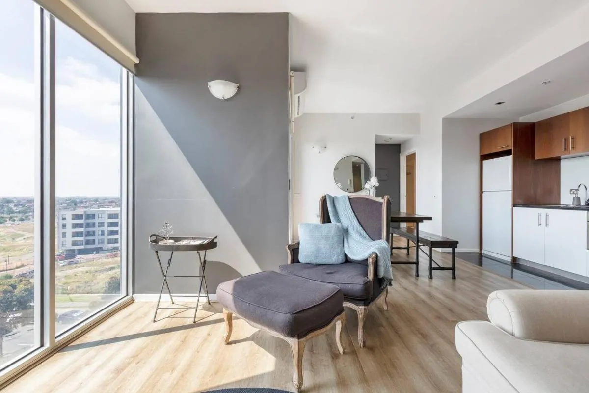 Bright, Open Plan-Living with Stunning City Views — 3
