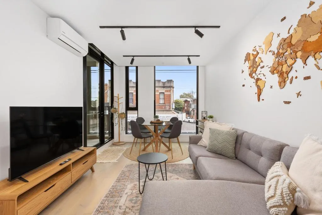 Bright and Modern 1BR Apt with Balcony and Car Park