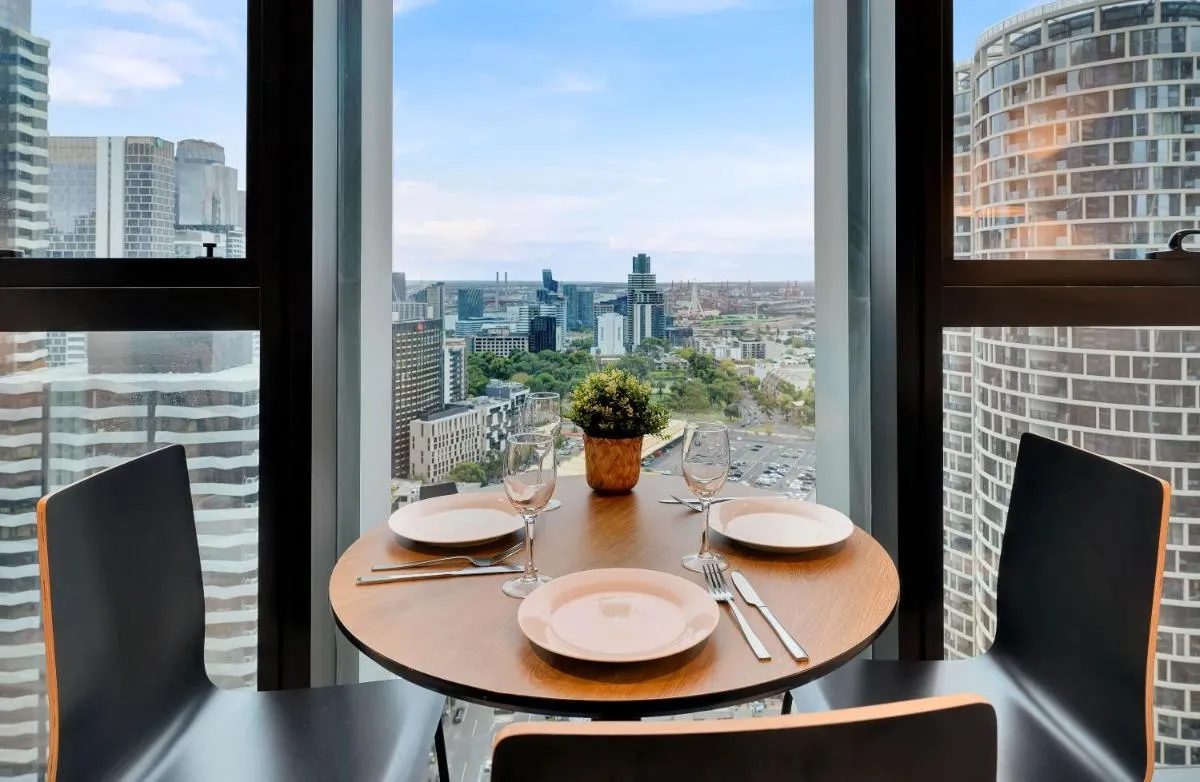 CBD Comfort – Stylish Space in Prime Location — 5