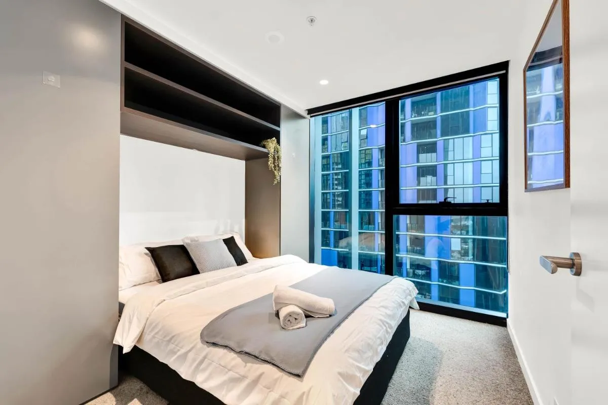 CBD Comfort – Stylish Space in Prime Location — 2