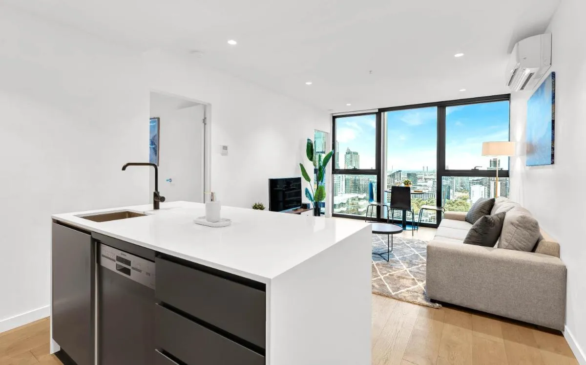 CBD Comfort – Stylish Space in Prime Location — 3